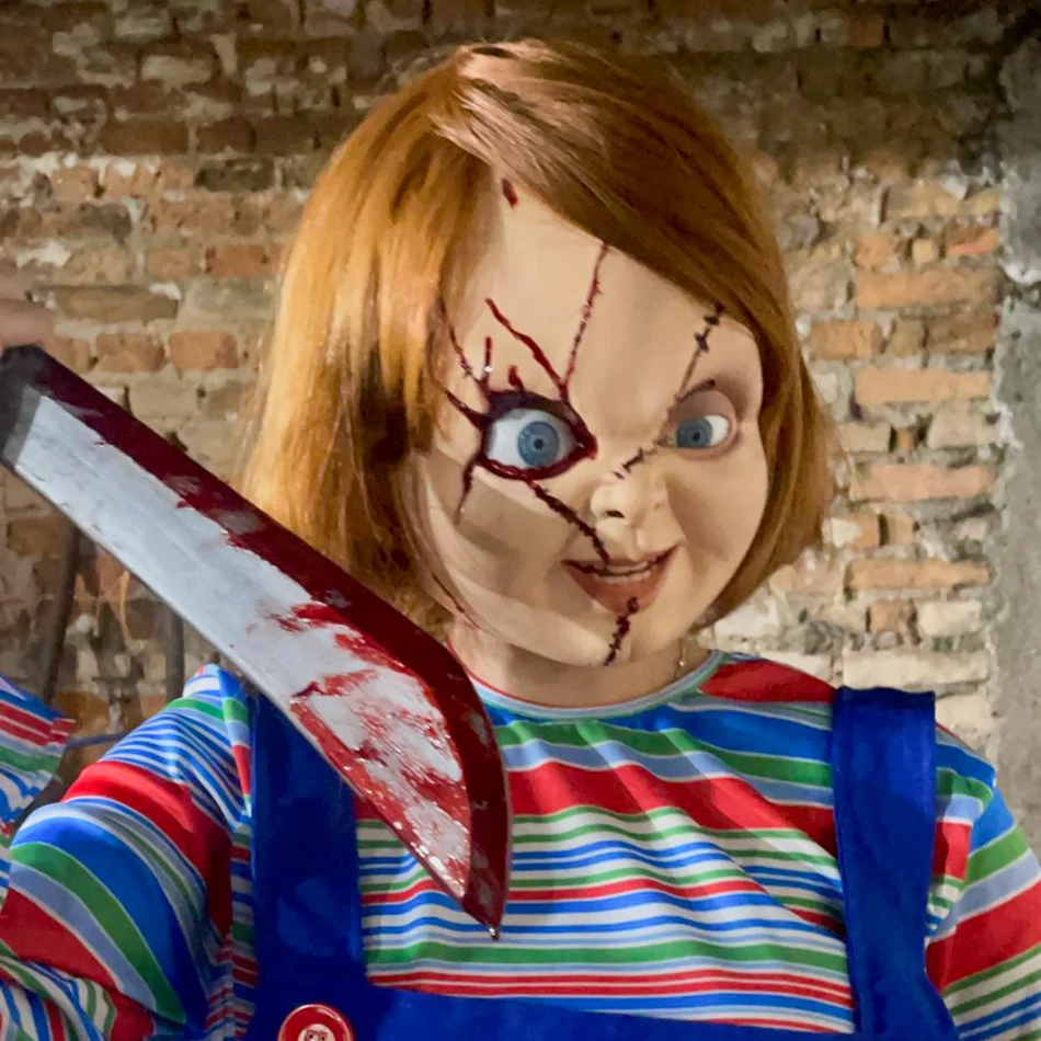 Chucky personagem vivo de terror com maquiagem FX para festa de Halloween em São Paulo Chucky personagem vivo de terror com maquiagem FX para festa de Halloween em São Paulo