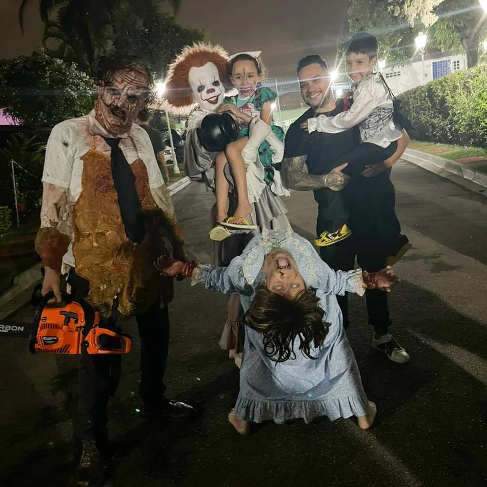 Personagens de Halloween fazendo medo na festa Personagens de Halloween fazendo medo na festa