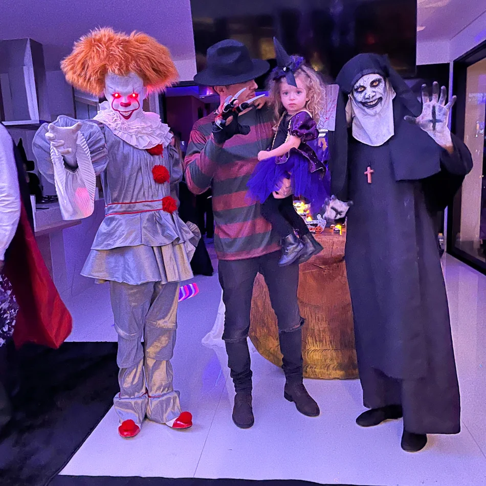 Personagens de terror fazendo medo na festa Personagens de terror fazendo medo na festa