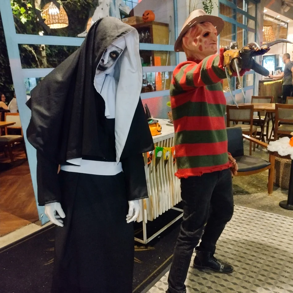 Personagens de terror fazendo medo na festa Personagens de terror fazendo medo na festa