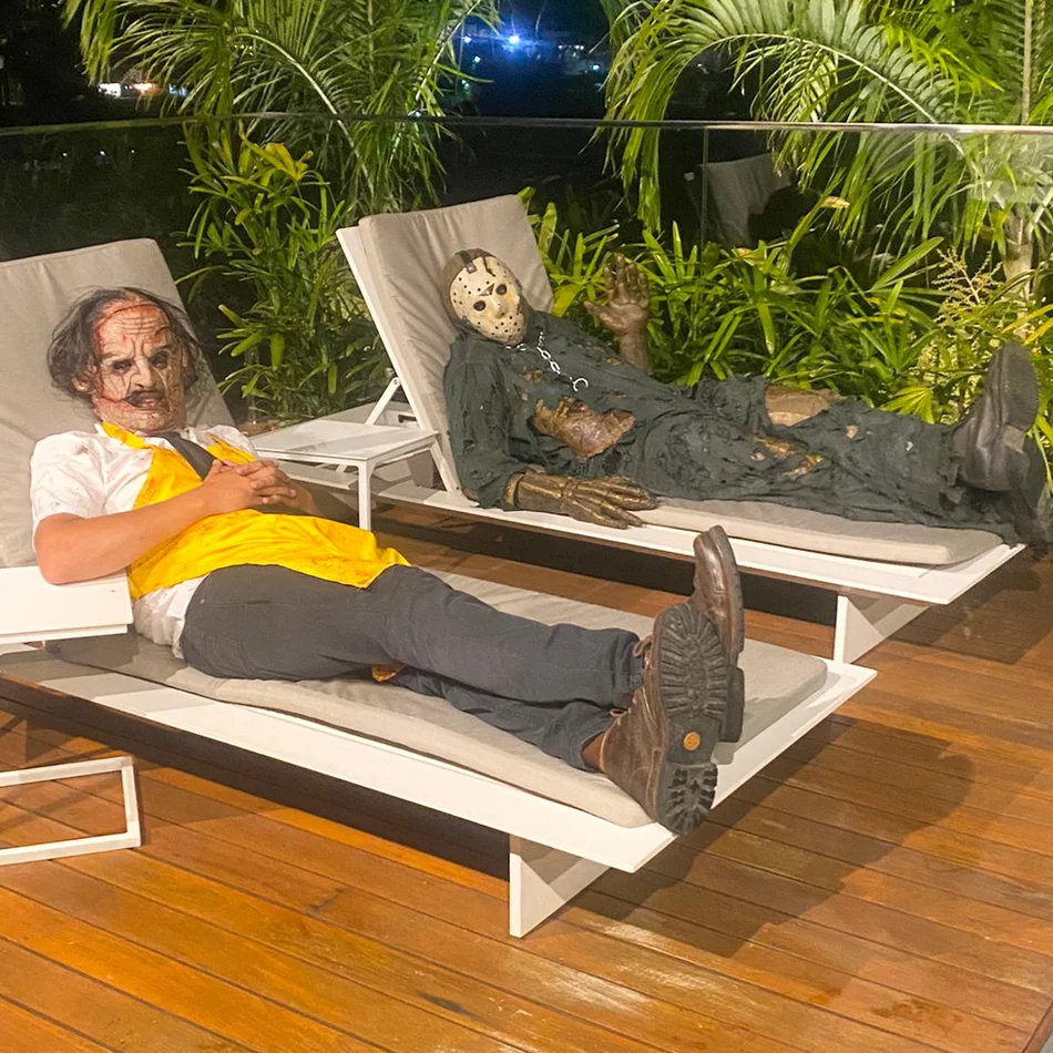 Personagens de terror assustando na festa Personagens de terror assustando na festa