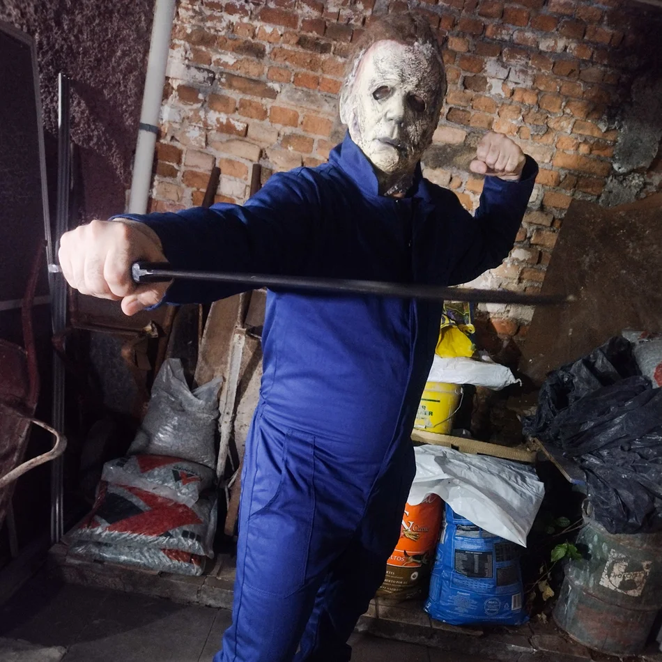 Michael Myers realista assustando festa no centro de Mairinque Michael Myers realista assustando festa no centro de Mairinque