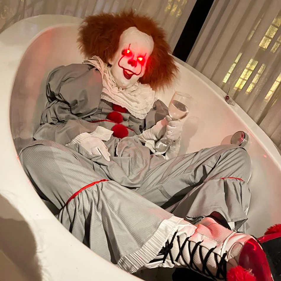 Ator fantasiado de Pennywise para festa de Halloween em São Bernardo do Campo Ator fantasiado de Pennywise para festa de Halloween em São Bernardo do Campo