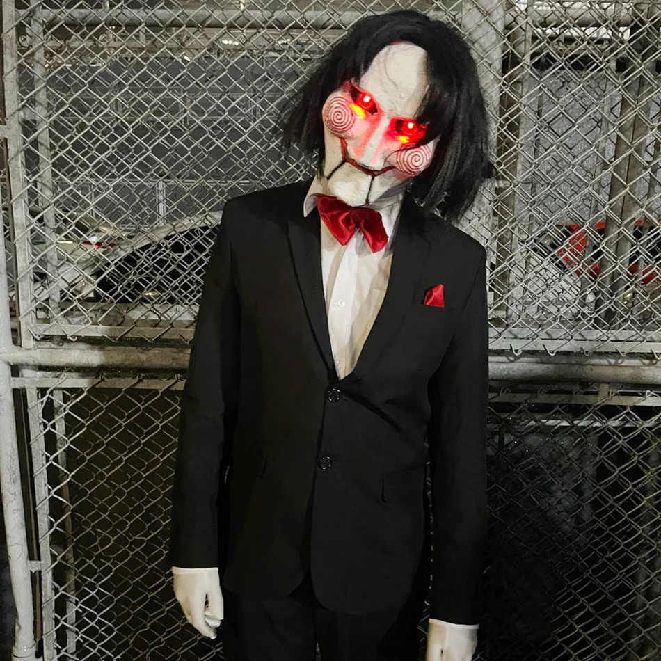 Personagem Jigsaw em evento temático de terror interagindo com público em São Paulo Personagem Jigsaw em evento temático de terror interagindo com público em São Paulo