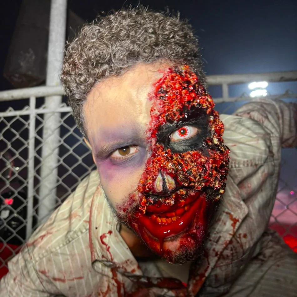 Personagem Zumbi cobrando presenca em evento na Vila Augusta em Guarulhos