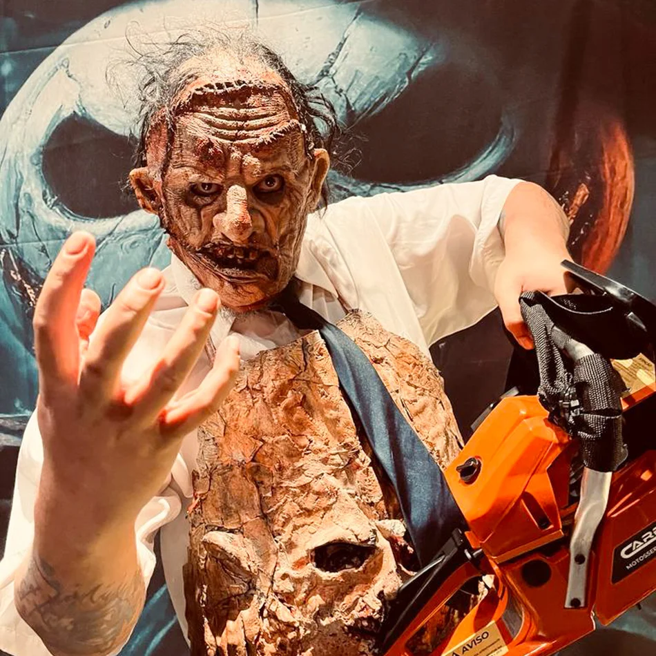 Personagens de terror em evento temático com maquiagem FX e figurino de cinema Personagens de terror em evento temático com maquiagem FX e figurino de cinema